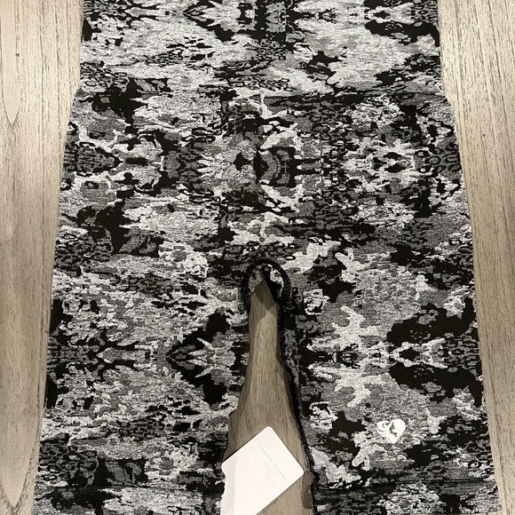 COPY - Women’s best power seamless cycling shorts - Picture 2 of 2